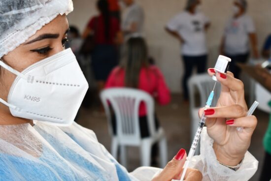 Vacinação Covid-19: Prefeitura de Alagoinhas vacina trabalhadores da educação, nesta quarta