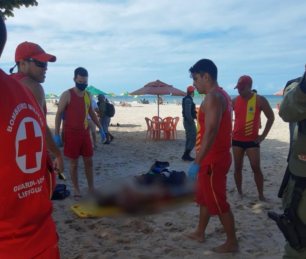 Homem morre após ser atacado por tubarão em Pernambuco