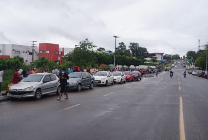Alagoinhenses enfrentaram longas filas para imunização contra a Covid-19 neste sábado(03);vejam os vídeos.