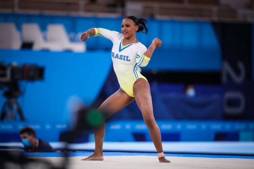 Torcedores se derretem com show de Rebeca Andrade ao som de ‘Baile de Favela’ nos Jogos Olímpicos