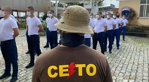 Comandante do Quarto Batalhão recepciona alunos que farão o Curso de Formação de Soldados em Alagoinhas.