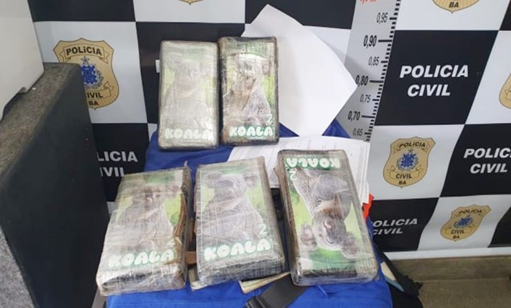 Dupla é presa com 5Kg de pasta base para cocaína na BR-101 sentido Conceição do Jacuípe