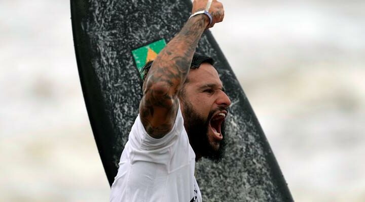 Ítalo Ferreira é campeão olímpico no surfe e dá 1º ouro ao Brasil em Tóquio