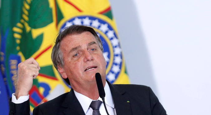 Bolsonaro sente dores e acaba internado em hospital de Brasília