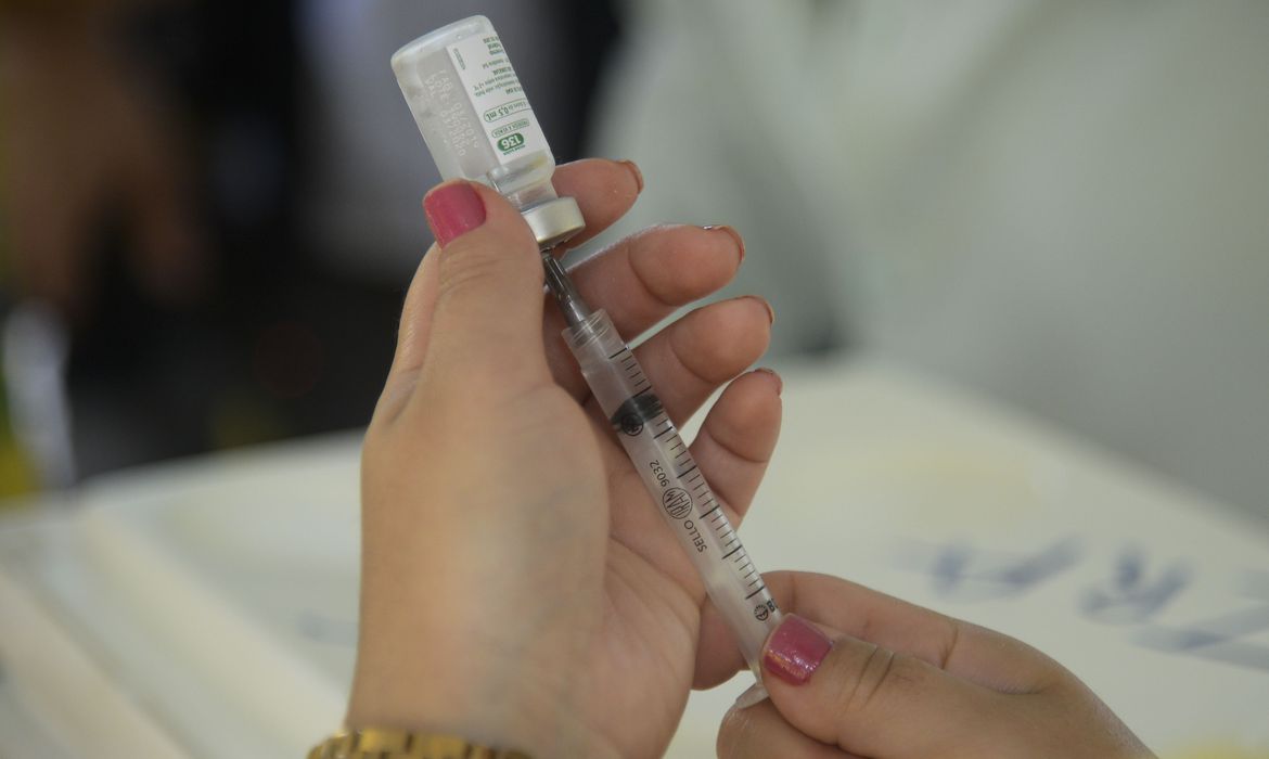 Ministério autoriza prefeituras a ampliarem vacinação contra gripe