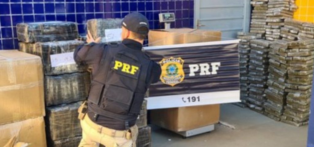 Três pessoas são presas e mais de 1 tonelada de maconha é apreendida em Barreiras