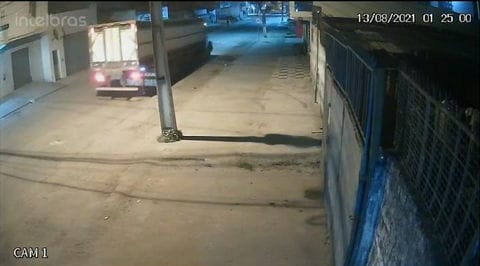 Bandidos roubam cabeças de gado em fazenda e fazem família de caseiro refém em Catu