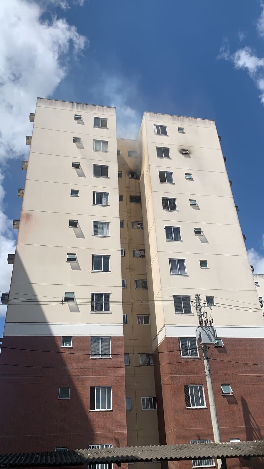 Apartamento pega fogo em Alagoinhas; veja vídeo