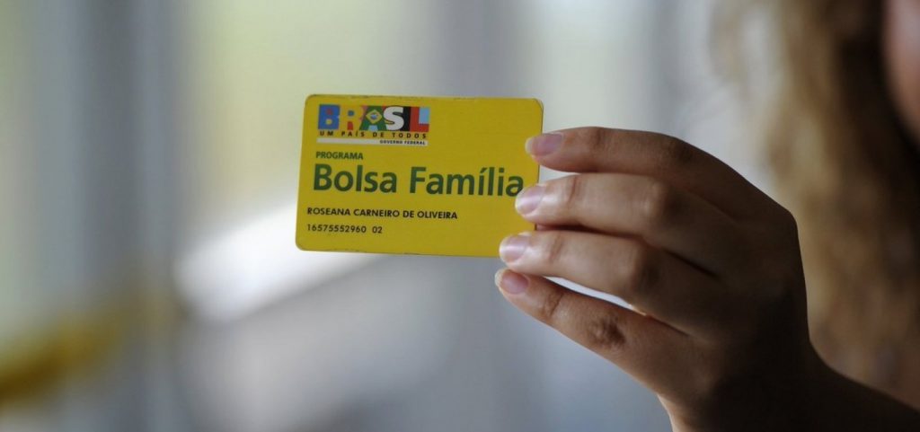 Aumento do Bolsa Família pode chegar a 100%, diz Bolsonaro