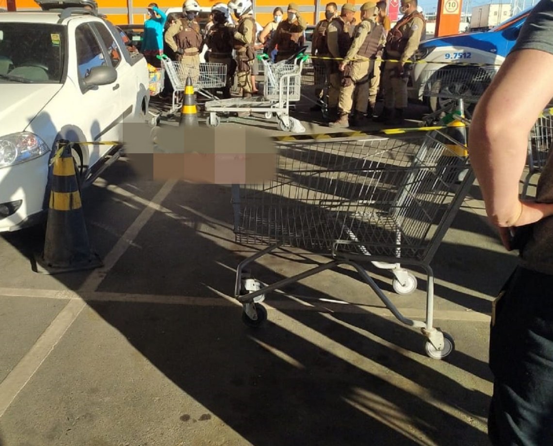 Policial militar é assassinado a tiros em estacionamento de supermercado no interior da Bahia
