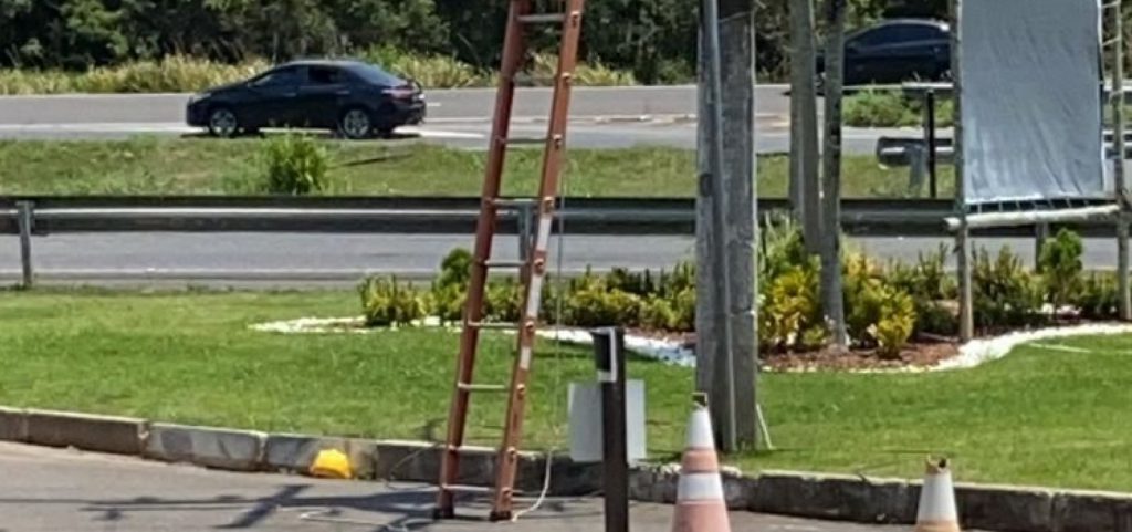 Funcionário de empresa de telecomunicação morre ao sofrer descarga elétrica em um poste