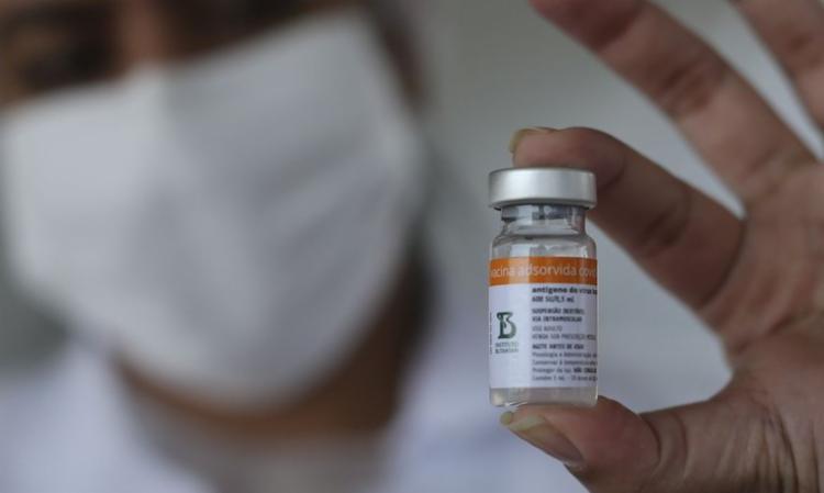 Anvisa suspende uso de lotes da Coronavac produzidos em fábrica irregular