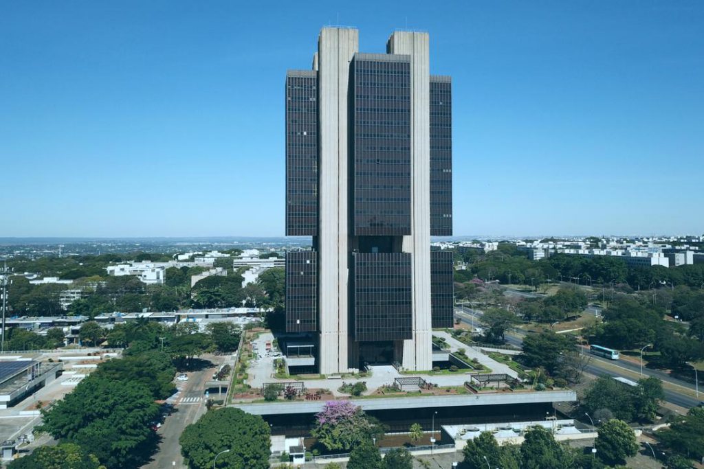 Para conter inflação, juros básicos podem ter maior alta em 21 anos