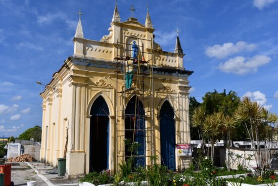 Patrimônio histórico-cultural de Alagoinhas, a capela do Cemitério Parque da Saudade passa por reforma