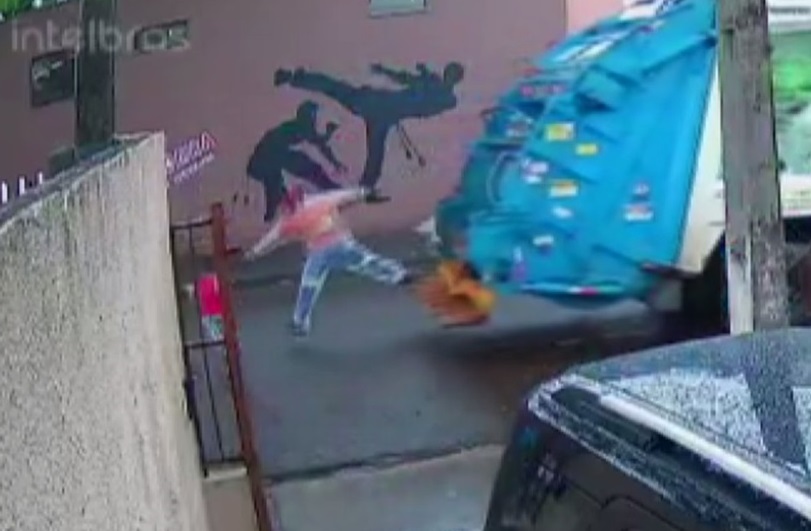 Vídeo: Coletor de lixo salva criança de ser atropelada no Paraná