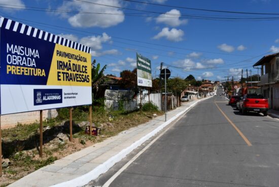 Mais infraestrutura: Prefeitura entrega 8 ruas pavimentadas na Irmã Dulce e praça requalificada no Estevão