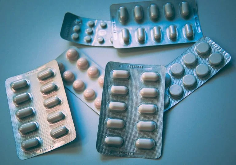 Anvisa analisa uso emergencial de medicamento contra a covid-19