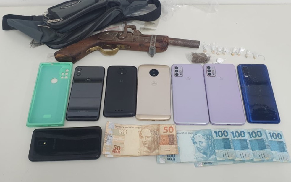 Suspeitos de roubos e tráfico de drogas são presos em Alagoinhas