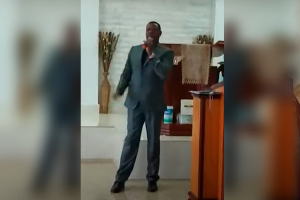‘Glorificado seja o nome do Senhor’, diz pastor no púlpito antes de cair sem vida