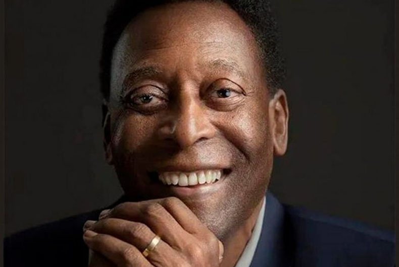 Pelé recebe alta de UTI e vai para quarto após retirada de tumor: “Estaremos juntos em breve”