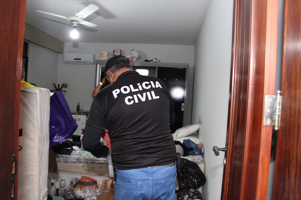 Mulher é presa em flagrante por negociar programas sexuais em rifa, em bairro nobre de Salvador; vídeo