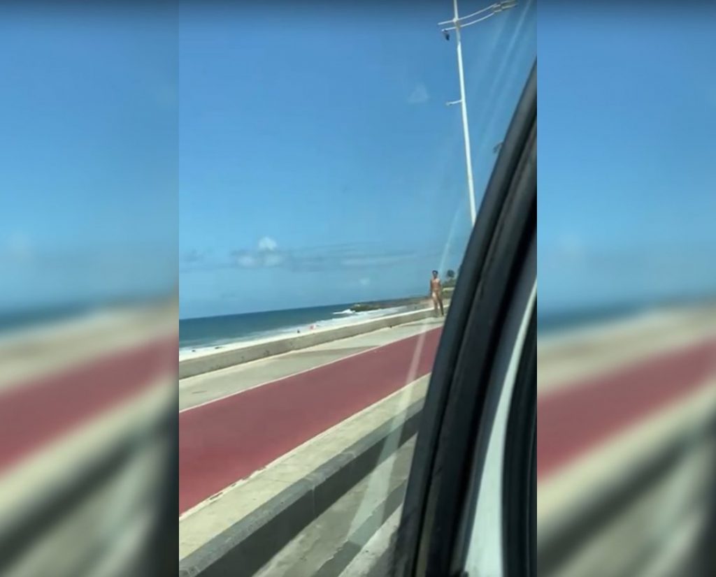 Peladão da Orla! Homem anda tranquilamente sem roupas em Salvador e assusta motoristas; assista