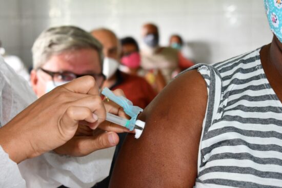 Quarta-feira (13) tem vacinação com a segunda e terceira dose contra a Covid-19, em Alagoinhas