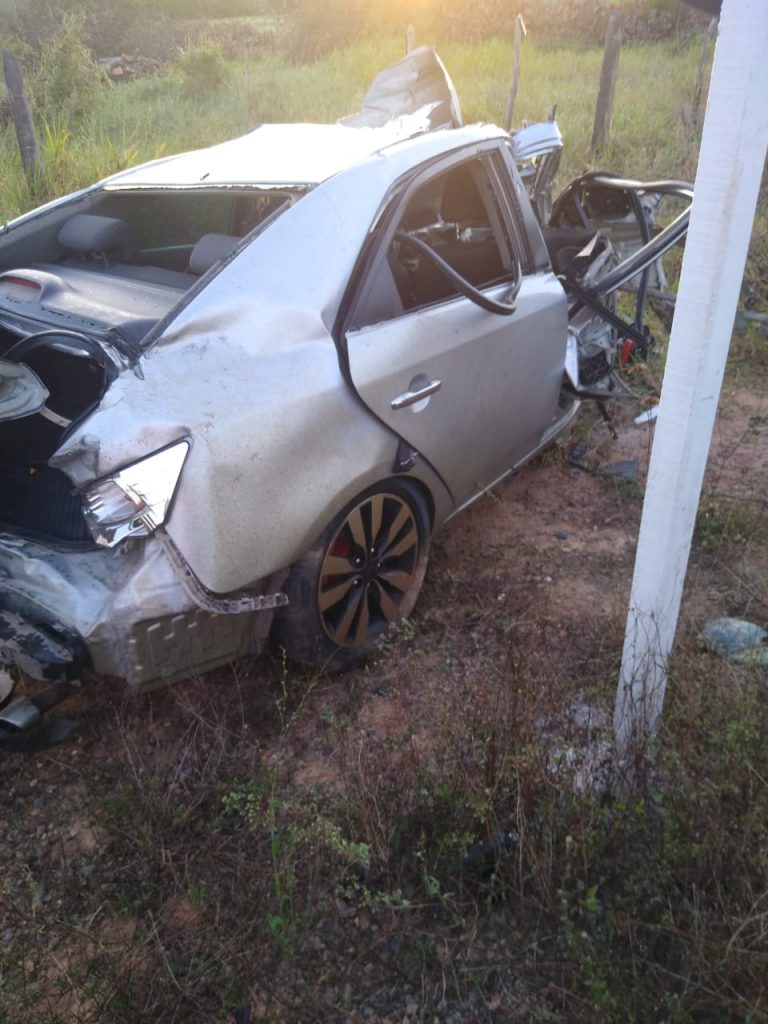 Jovem morre em acidente de carro na BA 504 em Aramari