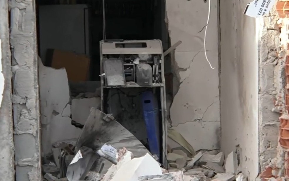 Cofre de posto de combustível é explodido em Simões Filho; suspeito é achado morto