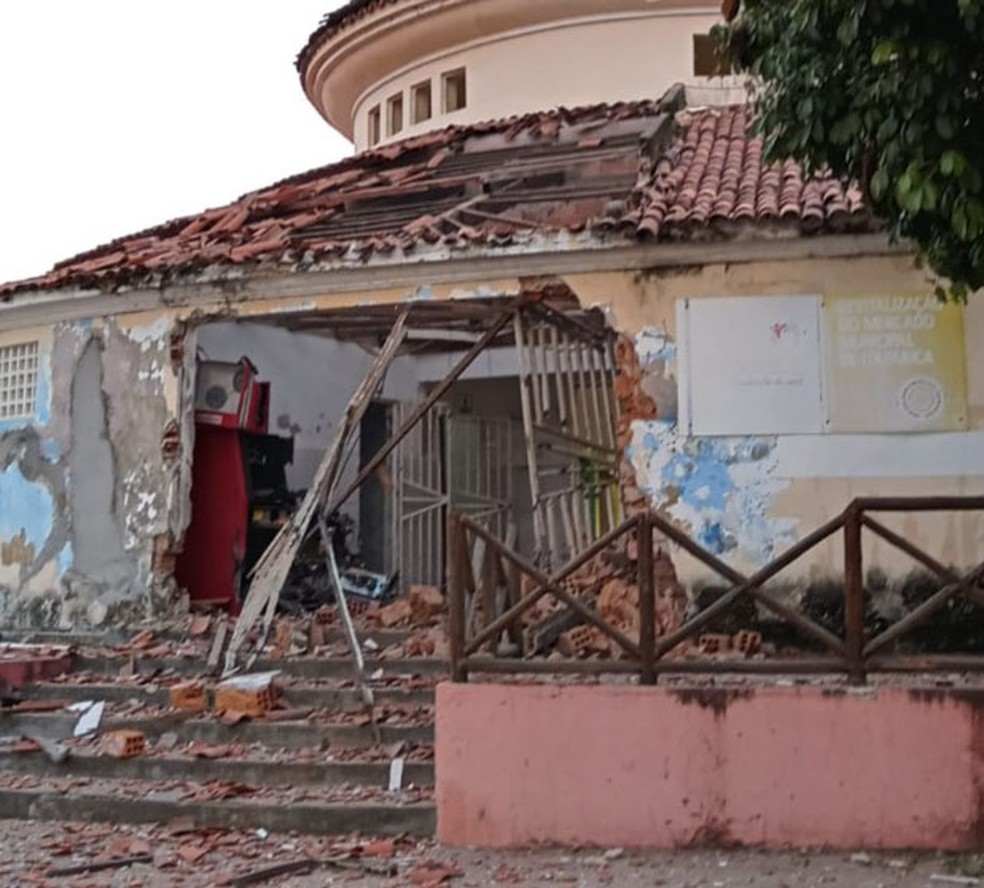 Caixa eletrônico é explodido no Mercado Municipal de Itaparica, região de Salvador; FOTOS