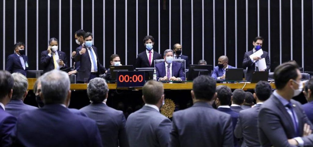 Com 312 votos a 144, deputados aprovam texto base da PEC dos Precatórios
