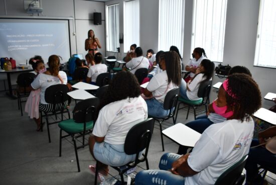 Palestra sobre empreendedorismo encerra cursos profissionalizantes para mulheres oferecidos pela Prefeitura de Alagoinhas