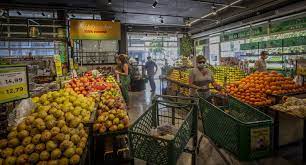 Estudo mostra que expor frutas e legumes na entrada de mercados melhora alimentação