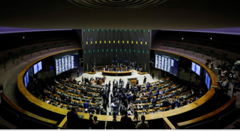 Câmara dos Deputados aprova, com mudanças, a PEC dos Precatórios