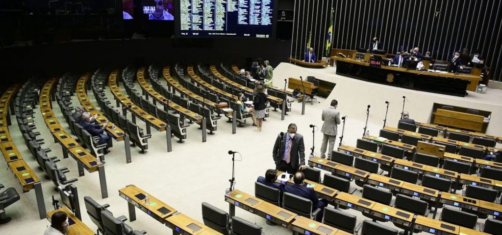 Congresso derruba veto, e Fundo Eleitoral pode ser de R$ 5,7 bilhões