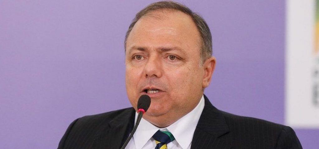 Ex-ministro Eduardo Pazuello sofre acidente de moto no Rio