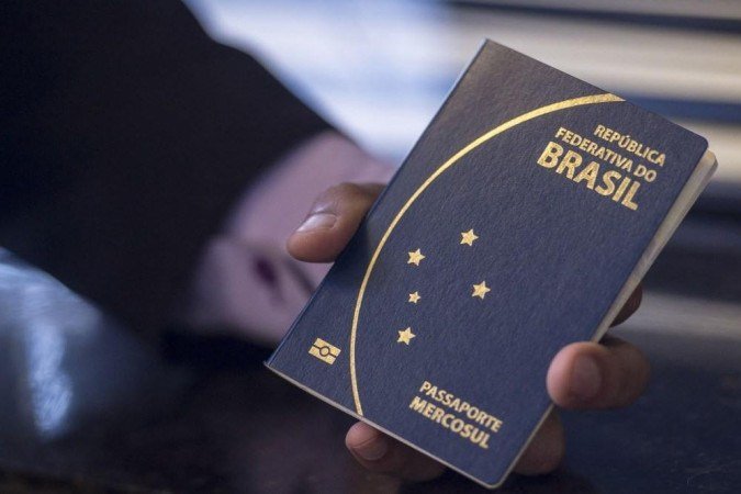 Anvisa pede restrição de voos e comprovante de vacinação para entrar no Brasil