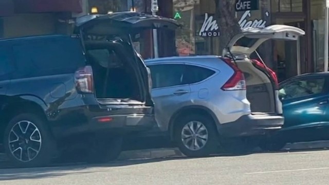 Donos de carros deixam veículos abertos para facilitar a vida de ladrões e evitar maiores prejuízos