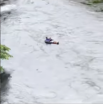 Homem é visto boiando no Rio Paraguaçu e vídeo viraliza