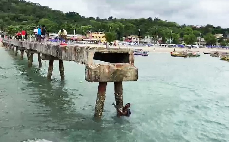 Vídeo: Parte de ponte de São Tomé de Paripe desaba e é interditada em Salvador