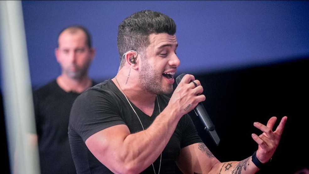 Cantor do hit “Coração Cachorro” é preso em Fortaleza após ameaçar esposa