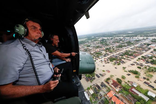 Bolsonaro sobrevoa neste domingo áreas atingidas pelas chuvas na Bahia