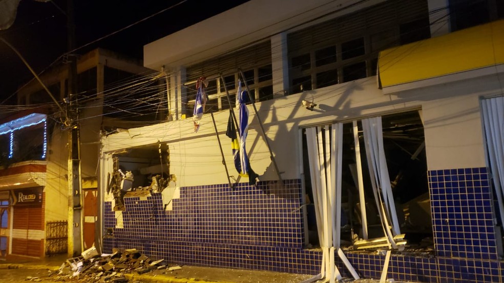 Agência é explodida no interior da Bahia; televisão é furtada em banco de Salvador