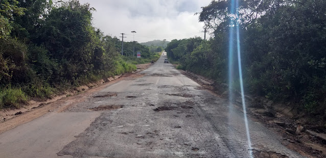 População critica estado da estrada que liga Alagoinhas a Araçás e a falta de serviço de deputados eleitos pela região