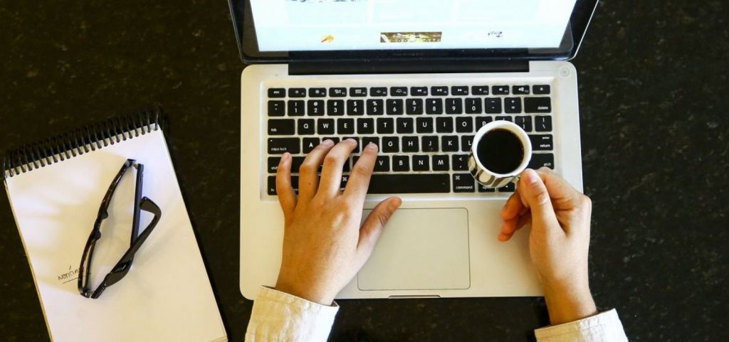 Matrículas em cursos de graduação EAD superam presenciais, aponta censo