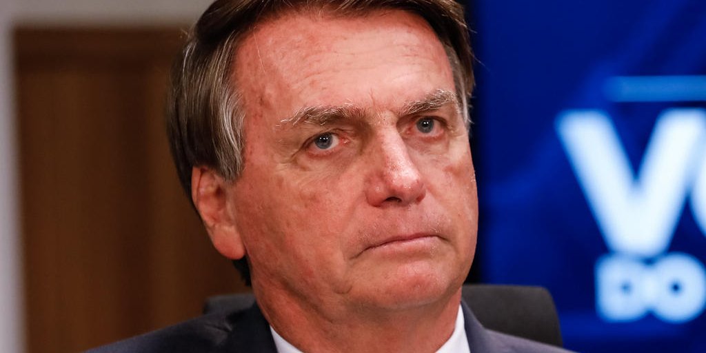 Bolsonaro diz que reajuste para policiais pode ficar para 2023