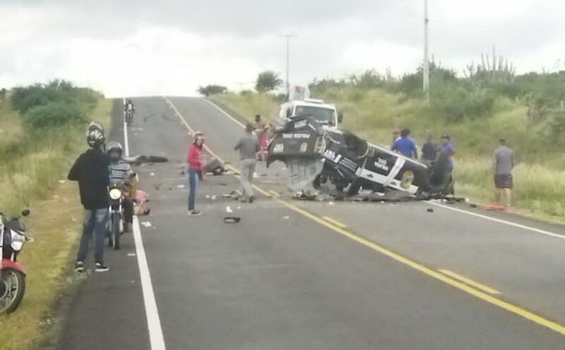 Policiais civis morrem após acidente em rodovia na Bahia; vídeo