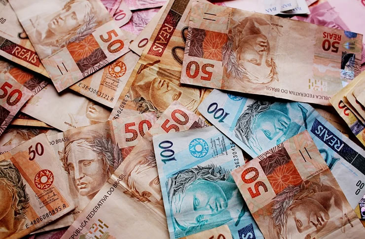 Auxílio Brasil, vale-gás e desconto na luz da Tarifa Social: veja se é possível receber os três benefícios