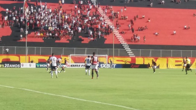 Em jogo com tempos distintos, Vitória e Atlético de Alagoinhas empatam sem gols no Barradão