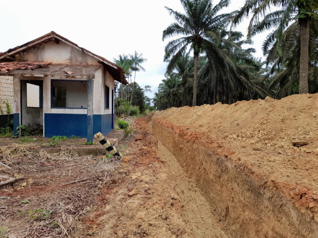Agropalma cava buraco com 2 metros de profundidade e acirra bloqueio do acesso de quilombolas à fazenda no Pará